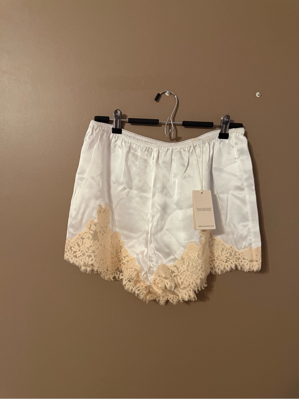 Doen Iona shorts white peach lace size large